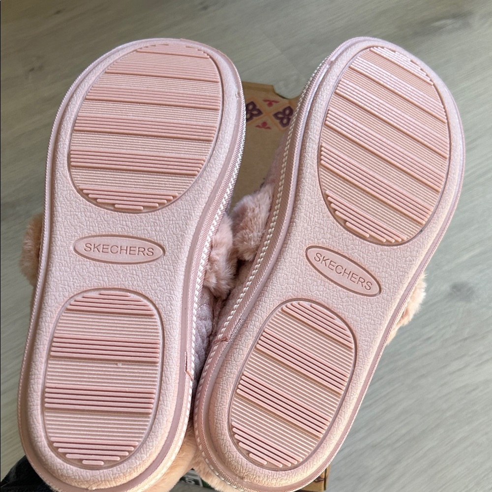 Skechers Women's Pink Quilted Slippers - Picture 3 of 4